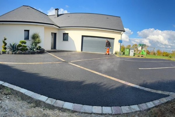 Enrobé noir avec contour pavé kandla multicolores