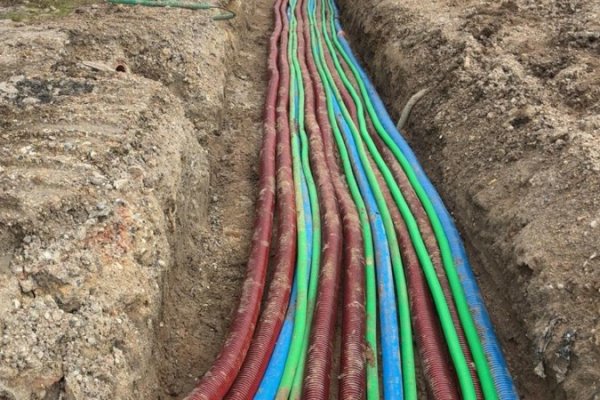 Tranchée technique et eaux pluviales pour alimenter 4 bâtiments industriels