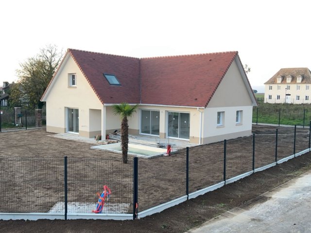 Réalisation d'un aménagement extérieur, clôture, piscine, enduit extérieur